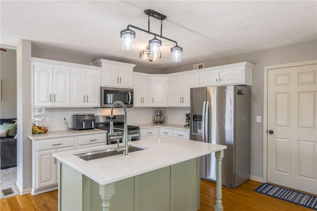 14609 Derby Road Smithville, MO 64089 - Photo 18 of 60