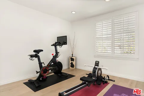 $2,095,000 | 24762 Vía Pradera, Calabasas, CA 91302