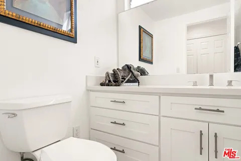 $2,095,000 | 24762 Vía Pradera, Calabasas, CA 91302