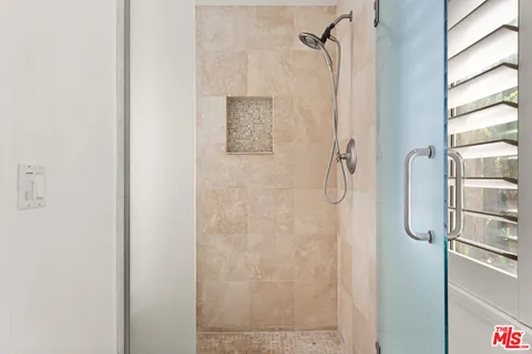 $2,095,000 | 24762 Vía Pradera, Calabasas, CA 91302