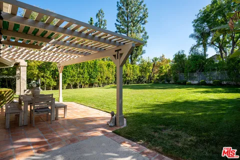 $2,095,000 | 24762 Vía Pradera, Calabasas, CA 91302