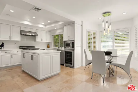 $2,095,000 | 24762 Vía Pradera, Calabasas, CA 91302