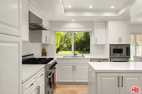 $2,095,000 | 24762 Vía Pradera, Calabasas, CA 91302