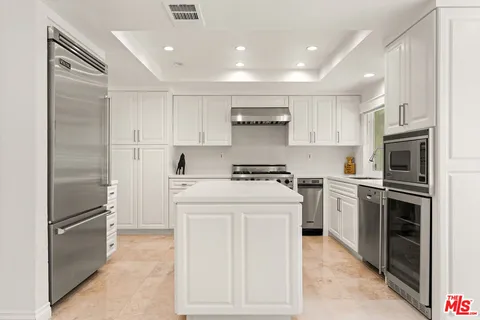 $2,095,000 | 24762 Vía Pradera, Calabasas, CA 91302