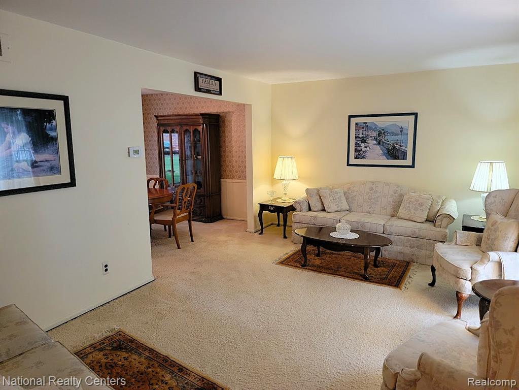 25630 Branchaster Road Farmington Hills, MI 48336 - Photo 5 of 48
