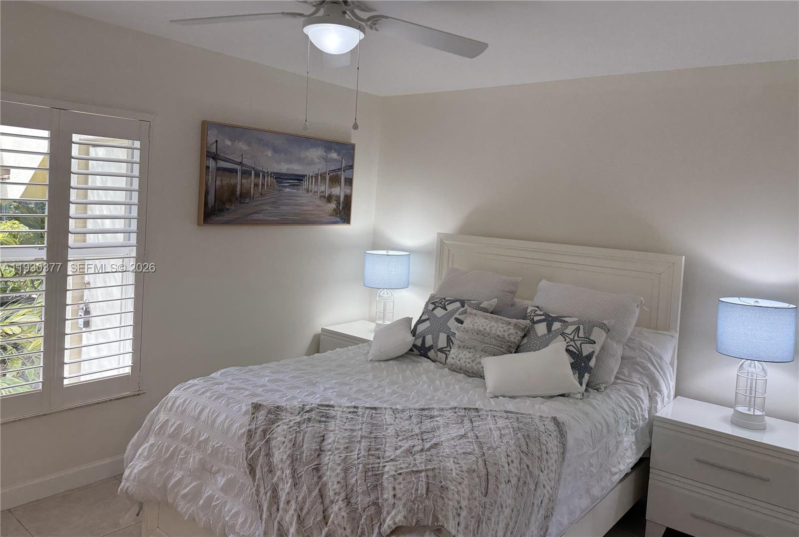 4161 South Us Highway, Unit K1 Jupiter, FL 33477 - Photo 21 of 49 a bedroom with a bed and a lamp