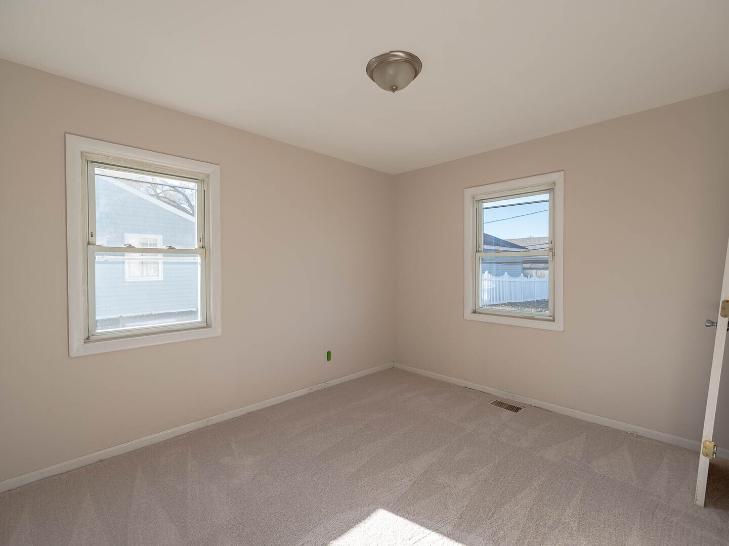 1621 Inner Cir Drive Crest Hill, IL 60403 - Photo 8 of 12 a view of an empty room with a window