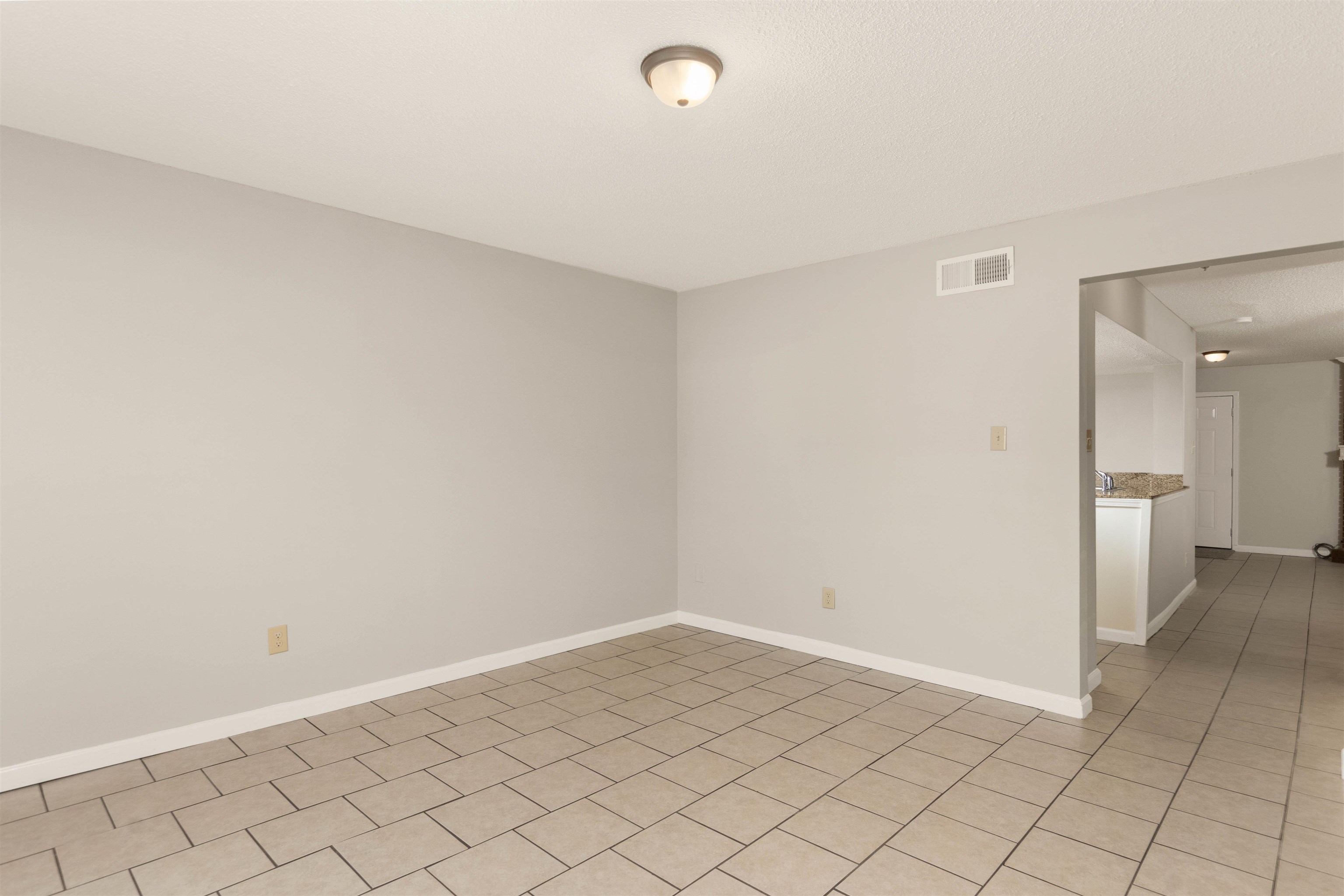 5573 Pleasant View Road, Unit 35 Memphis, TN 38134 - Photo 11 of 25 a view of an empty room and window