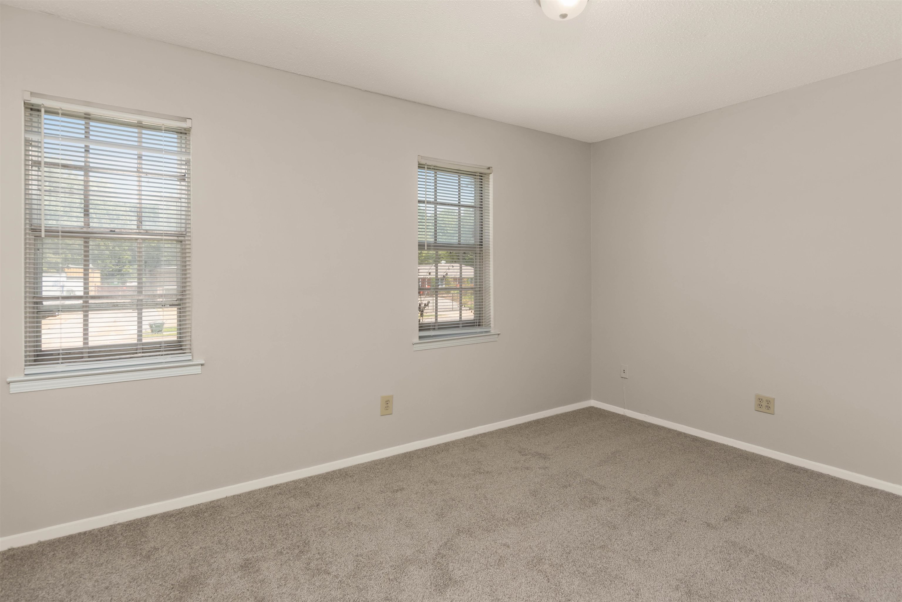 5573 Pleasant View Road, Unit 35 Memphis, TN 38134 - Photo 12 of 25 an empty room with a window