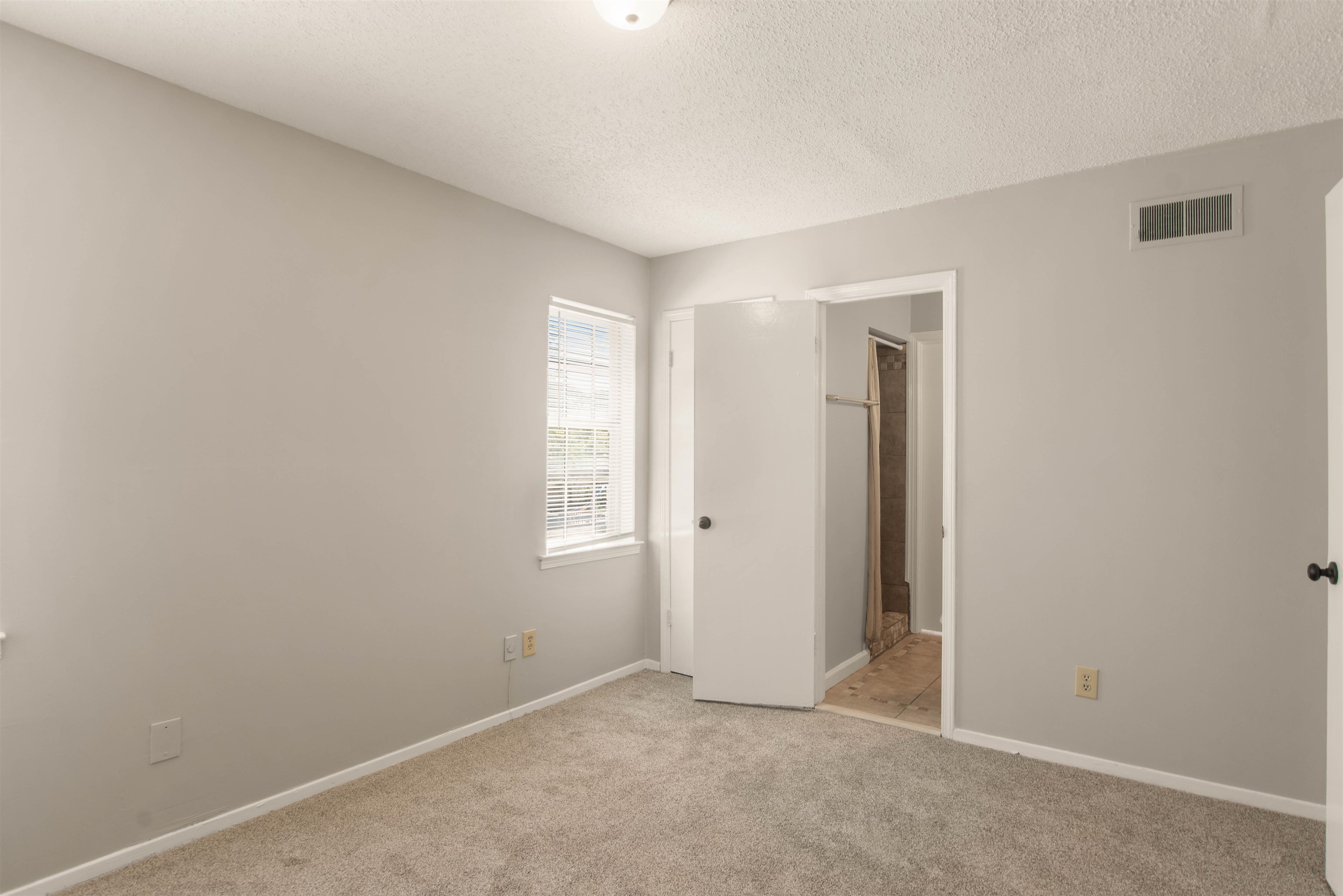 5573 Pleasant View Road, Unit 35 Memphis, TN 38134 - Photo 15 of 25 an empty room with windows