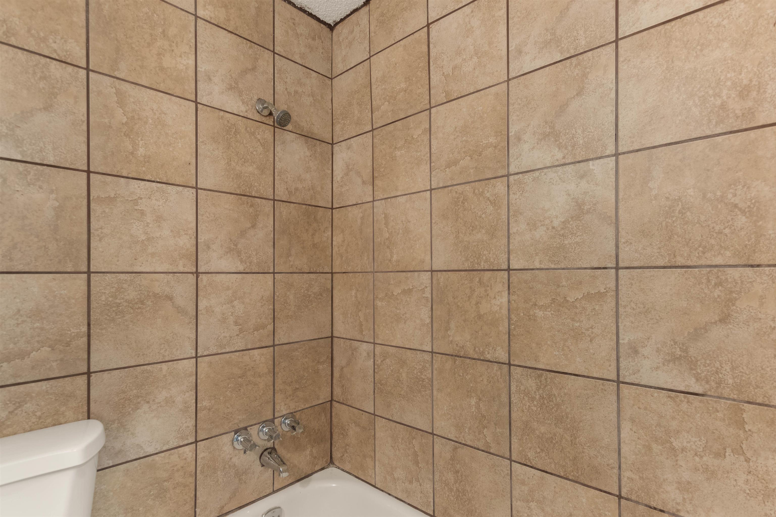 5573 Pleasant View Road, Unit 35 Memphis, TN 38134 - Photo 21 of 25 a bathroom with a shower
