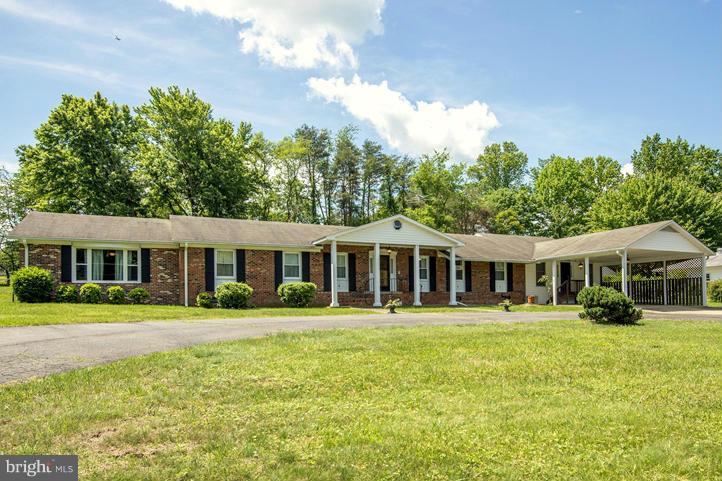 8005 James Russell Road Manassas, VA 20112 - Photo 14 of 14 Exterior (Front)