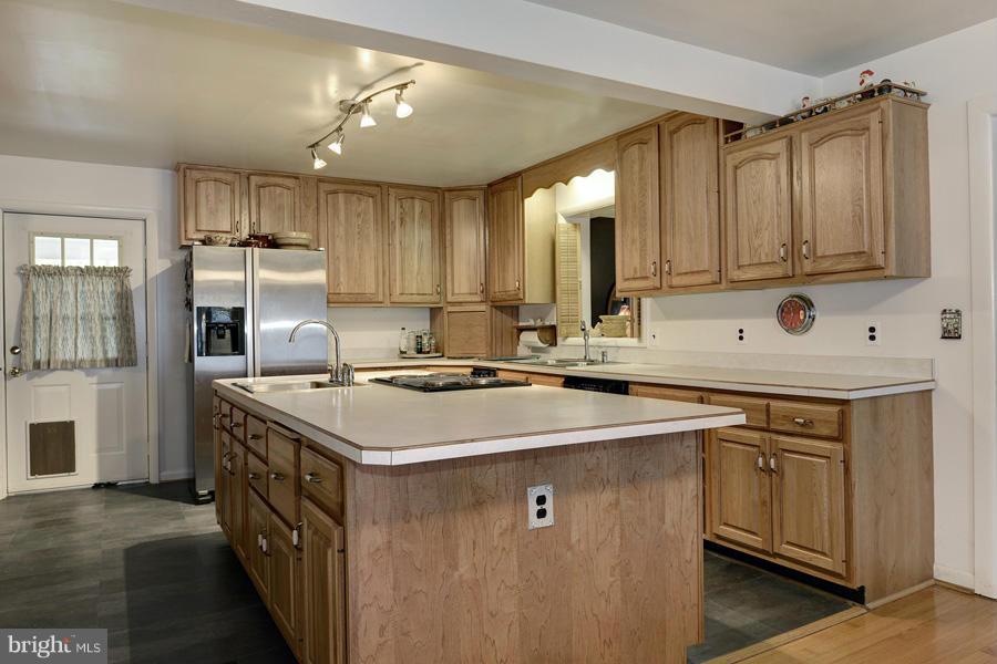 8005 James Russell Road Manassas, VA 20112 - Photo 3 of 14 Kitchen