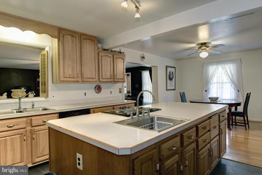 8005 James Russell Road Manassas, VA 20112 - Photo 5 of 14 Kitchen