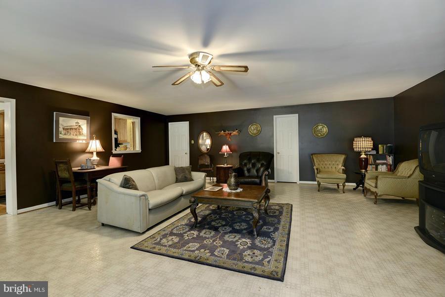 8005 James Russell Road Manassas, VA 20112 - Photo 7 of 14 Family Room