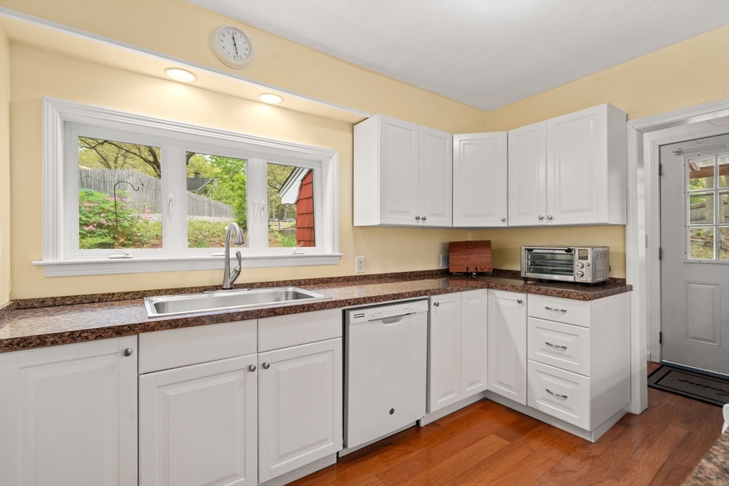30 Stonebridge Road Wayland, MA 01778 - Photo 5 of 33