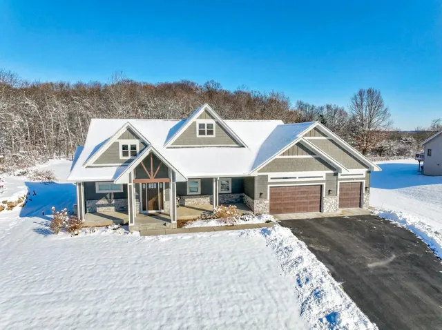 $994,795 | 1075 Autumn Oak Lane, Hudson, WI 54016