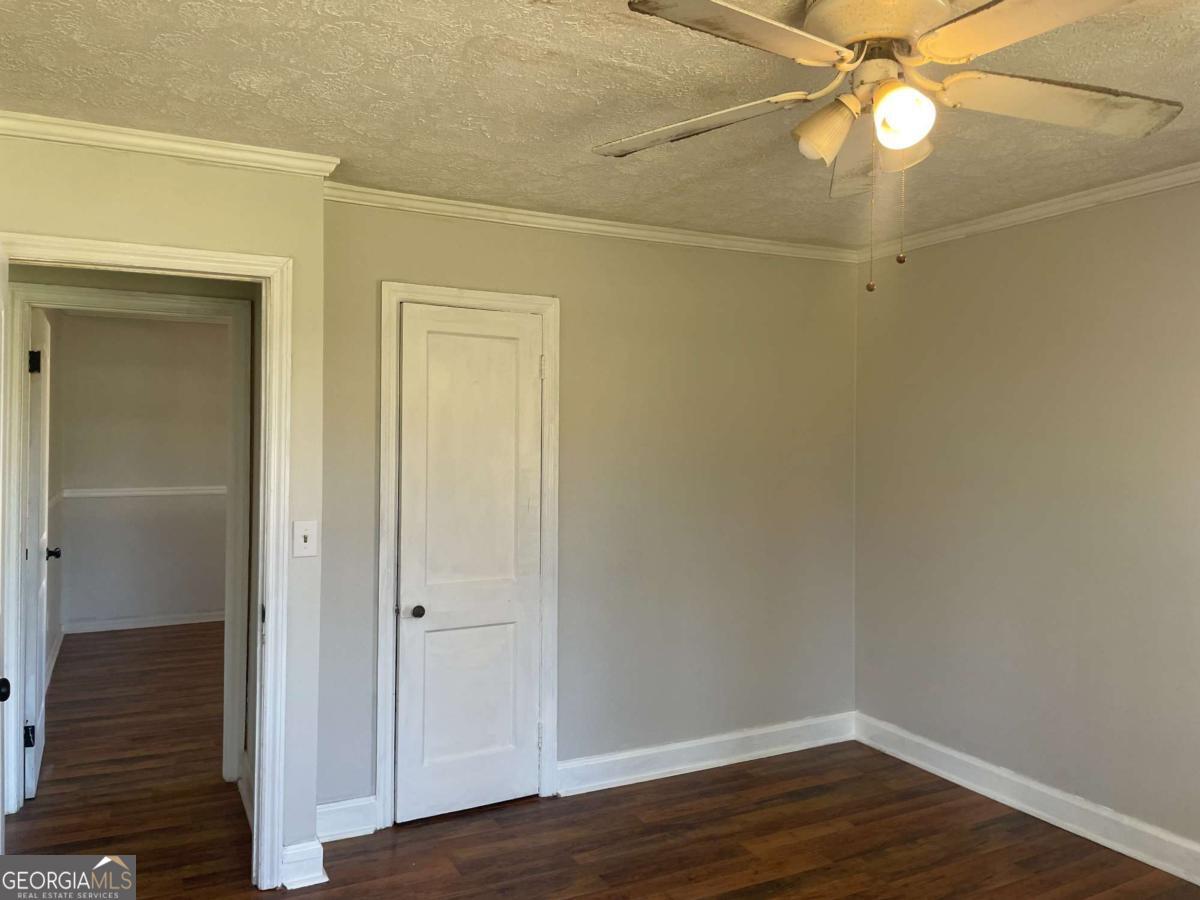 412 West 4th Street Vidalia, GA 30474 - Photo 8 of 23 a view of an empty room with wooden floor