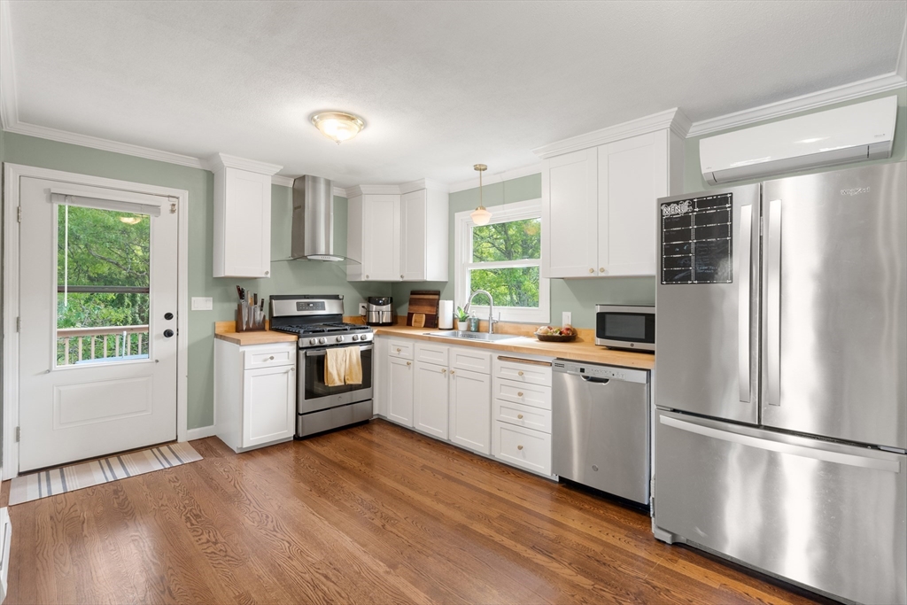 9 Debbies Lane Barnstable, MA 02648 - Photo 5 of 32