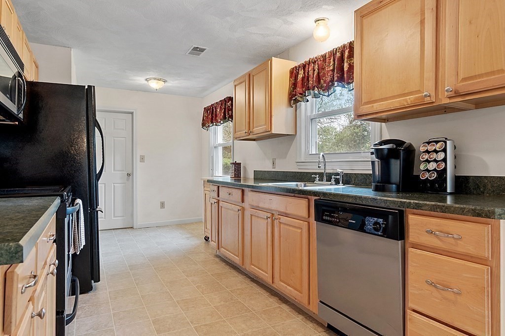 11 Austin Road Billerica, MA 01821 - Photo 11 of 29