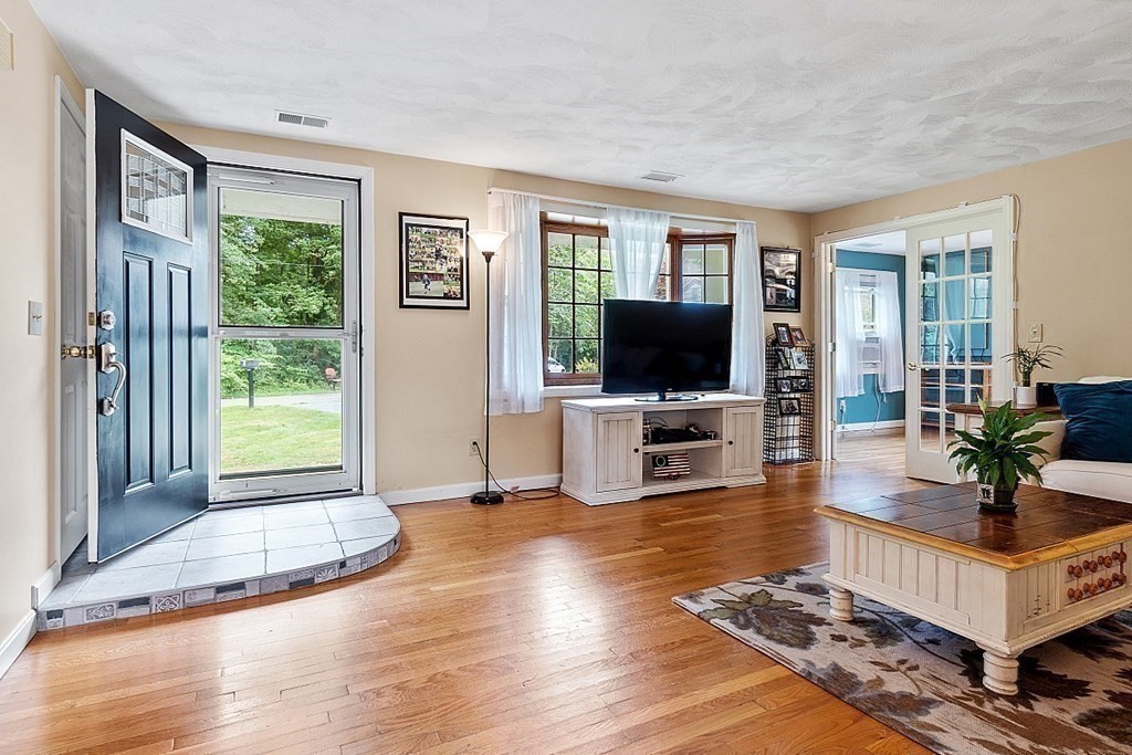 11 Austin Road Billerica, MA 01821 - Photo 2 of 29
