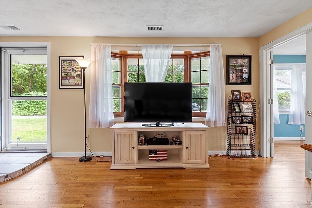 11 Austin Road Billerica, MA 01821 - Photo 6 of 29