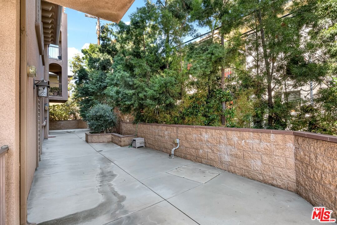 1248 North Laurel Avenue, Unit 103 West Hollywood, CA 90046 - Photo 21 of 25 a view of an outdoor space and a street view