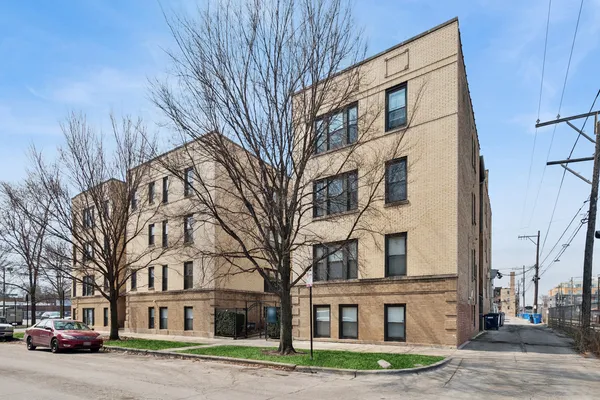 $295,000 | 4638 North Albany Avenue, Unit 1E, Chicago, IL 60625