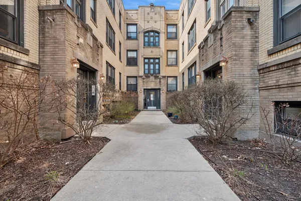 $295,000 | 4638 North Albany Avenue, Unit 1E, Chicago, IL 60625