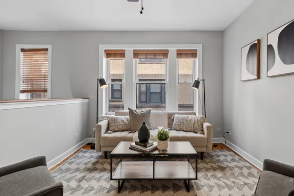 $295,000 | 4638 North Albany Avenue, Unit 1E, Chicago, IL 60625