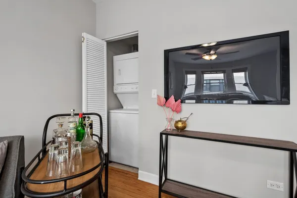 $295,000 | 4638 North Albany Avenue, Unit 1E, Chicago, IL 60625