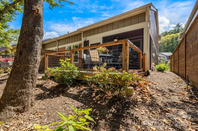 a view of a house with backyard and sitting area
