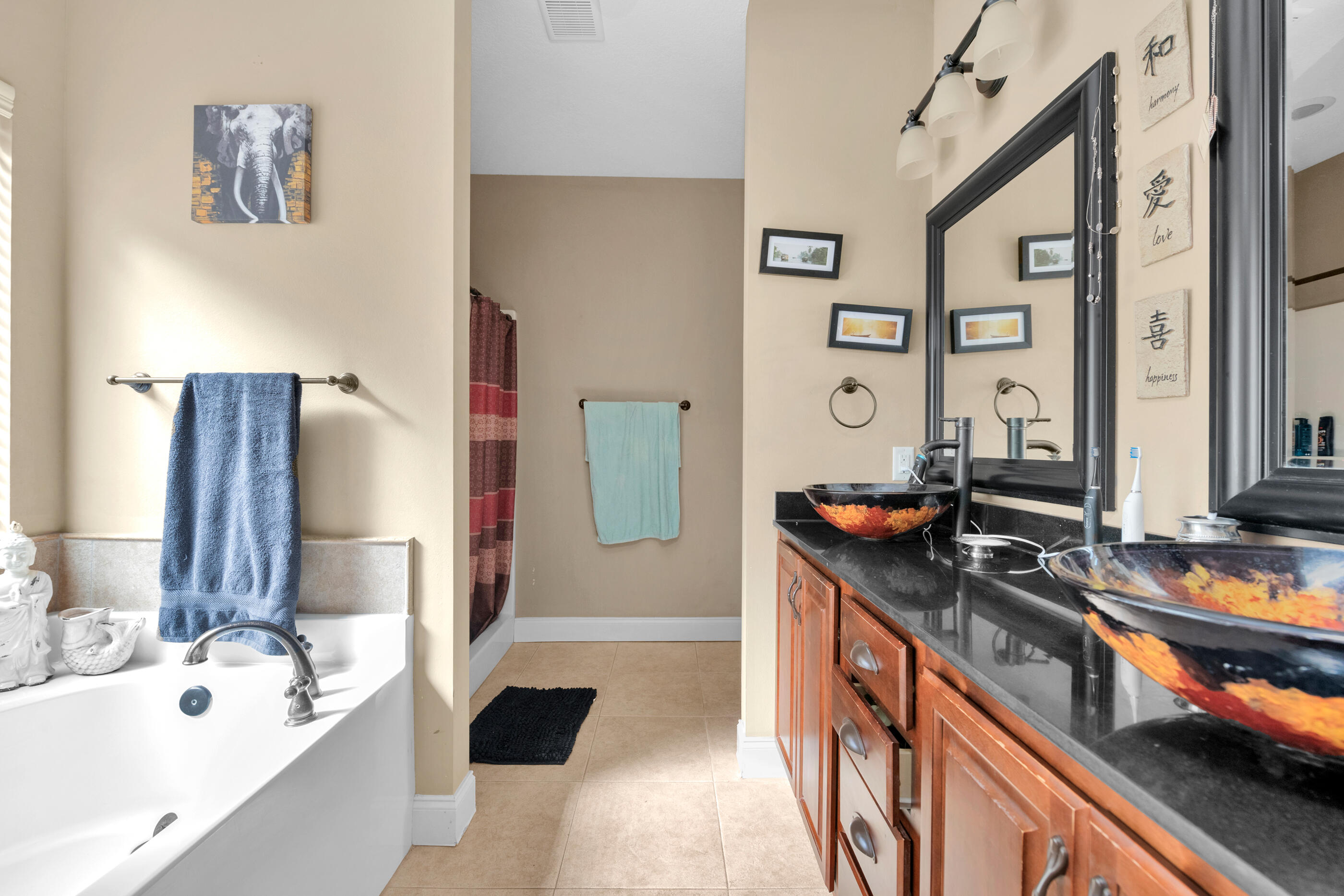 4632 Hermosa Road Crestview, FL 32539 - Photo 9 of 22 a bathroom with a sink double vanity and a tub