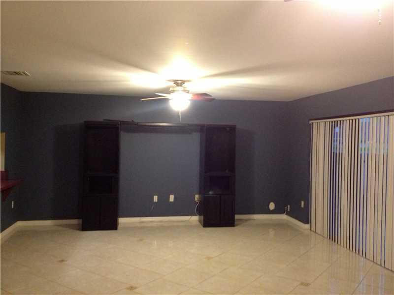 5498 Gate Lake Road, Unit 5498 Tamarac, FL 33319 - Photo 7 of 25 Living Room.