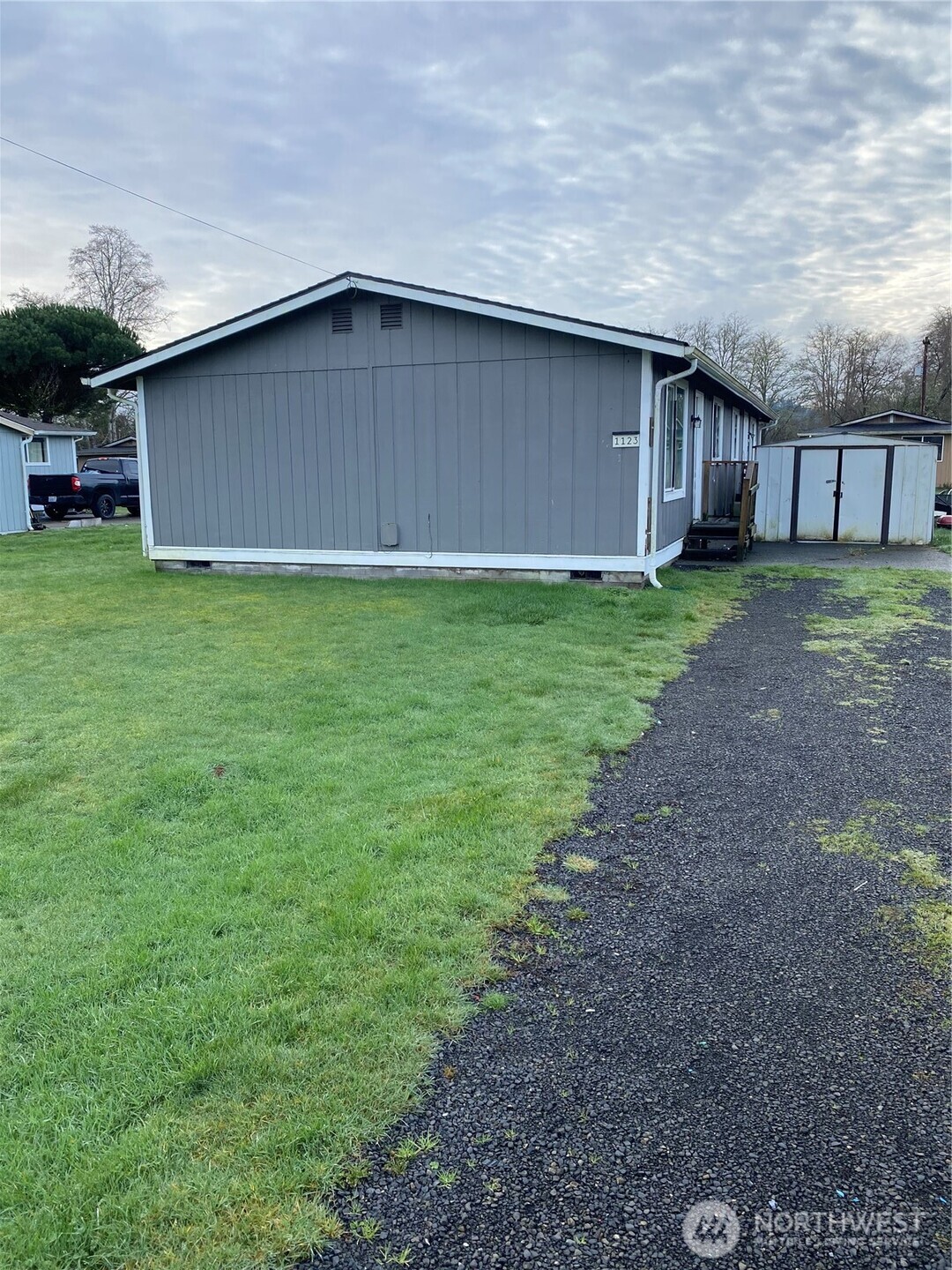 1123 Lindstrom Street Aberdeen, WA 98520 - Photo 7 of 8 a front view of house with a garden
