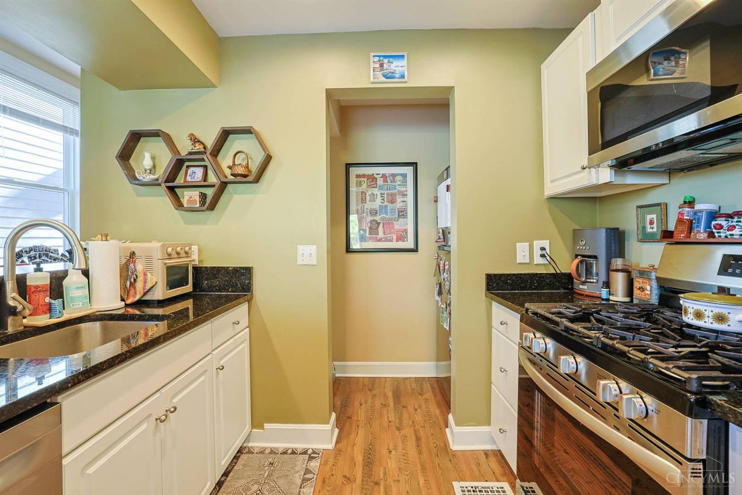 982 Hatch Street Cincinnati, OH 45202 - Photo 11 of 49
