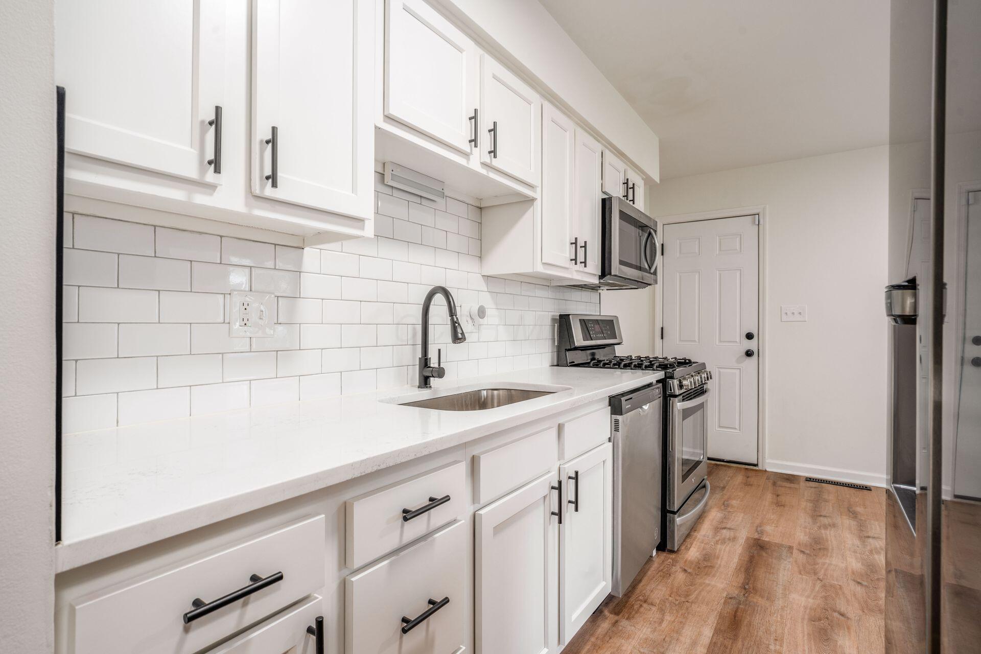 3464 Brazzaville Road Westerville, OH 43081 - Photo 16 of 46 Kitchen-2 from entry