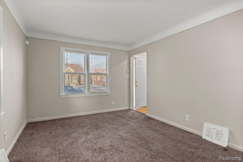 13590 Rutherford Street Detroit, MI 48227 - Photo 4 of 33