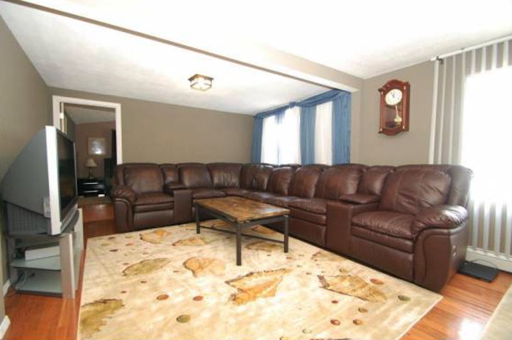 330 Calef Road Manchester, NH 03103 - Photo 2 of 14