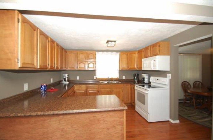330 Calef Road Manchester, NH 03103 - Photo 5 of 14