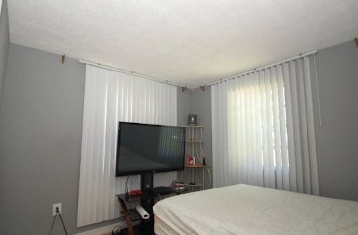 330 Calef Road Manchester, NH 03103 - Photo 8 of 14