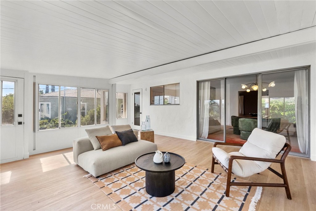 3812 Roderick Road Los Angeles, CA 90065 - Photo 19 of 45 Sun room