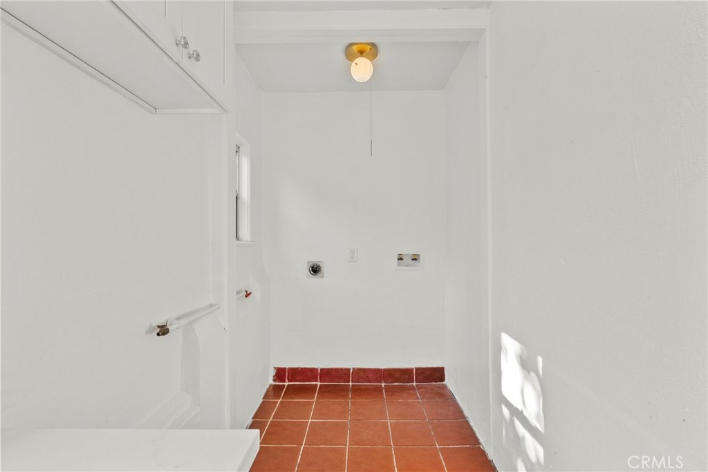 3812 Roderick Road Los Angeles, CA 90065 - Photo 37 of 45 Lower level laundry