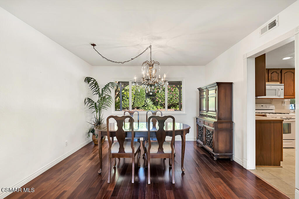 2108 North Brower Street Simi Valley, CA 93065 - Photo 6 of 47 2108 N Brower Street DINING (2)