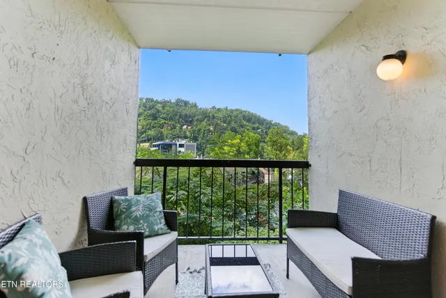 $320,000 | 102 Baskins Creek Bypass, Unit 207, Gatlinburg, TN 37738