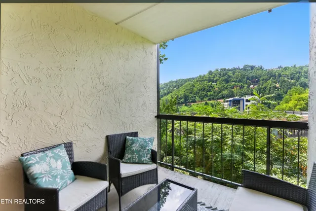 $320,000 | 102 Baskins Creek Bypass, Unit 207, Gatlinburg, TN 37738