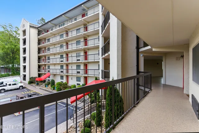 $320,000 | 102 Baskins Creek Bypass, Unit 207, Gatlinburg, TN 37738