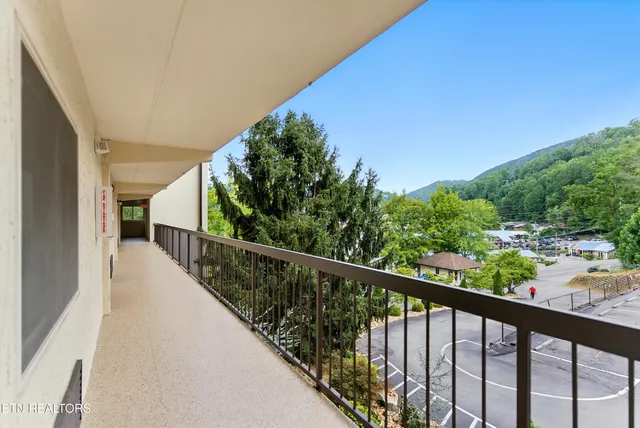 $320,000 | 102 Baskins Creek Bypass, Unit 207, Gatlinburg, TN 37738