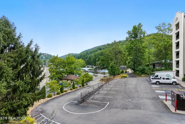 $320,000 | 102 Baskins Creek Bypass, Unit 207, Gatlinburg, TN 37738