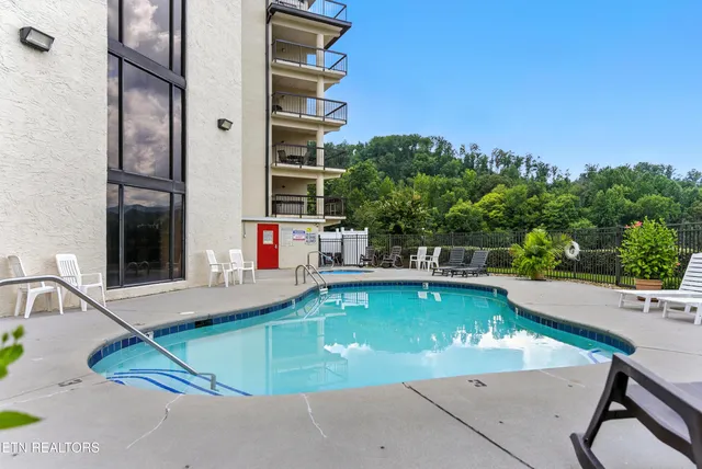 $320,000 | 102 Baskins Creek Bypass, Unit 207, Gatlinburg, TN 37738